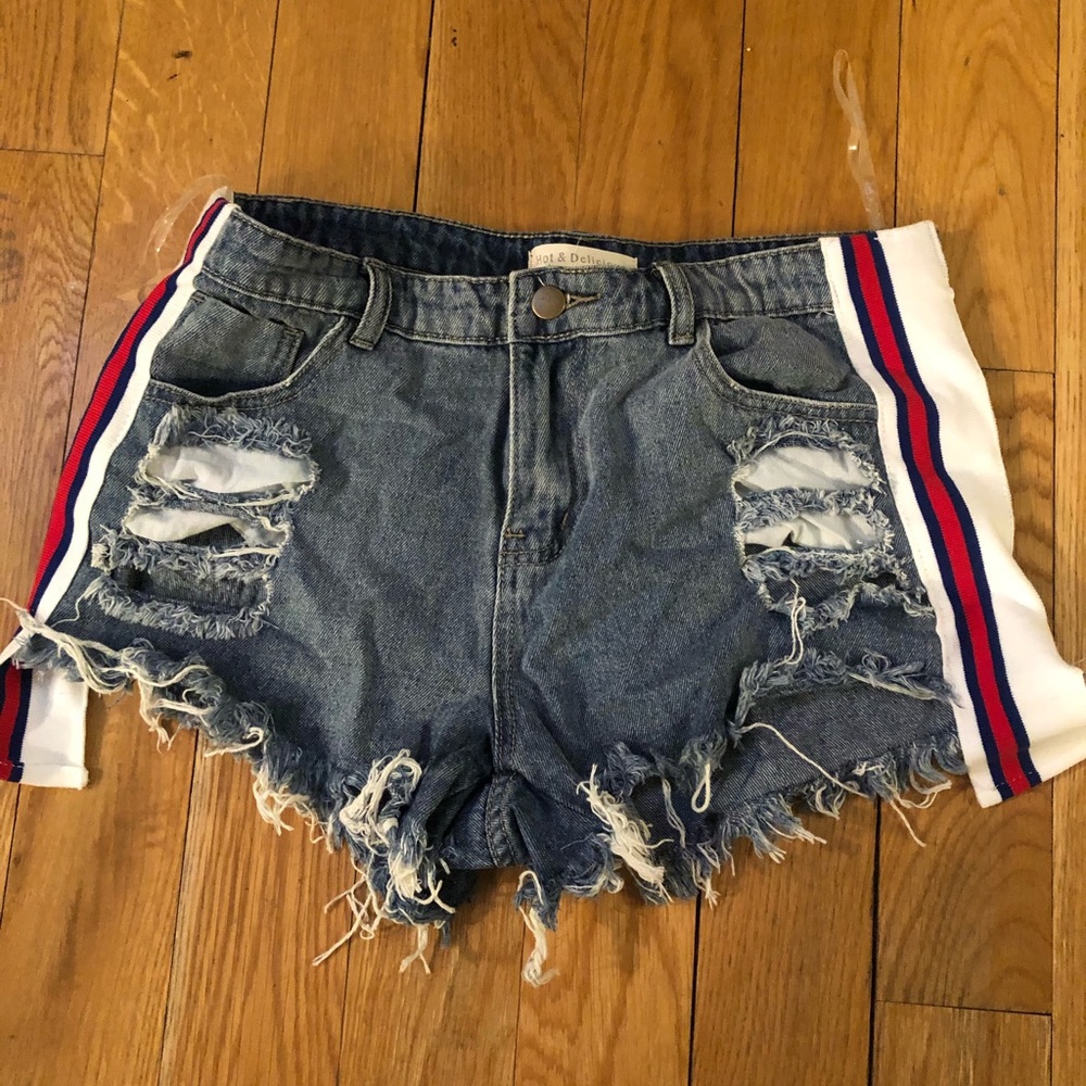 Distressed Jean Shorts with racing stripe (L/28)